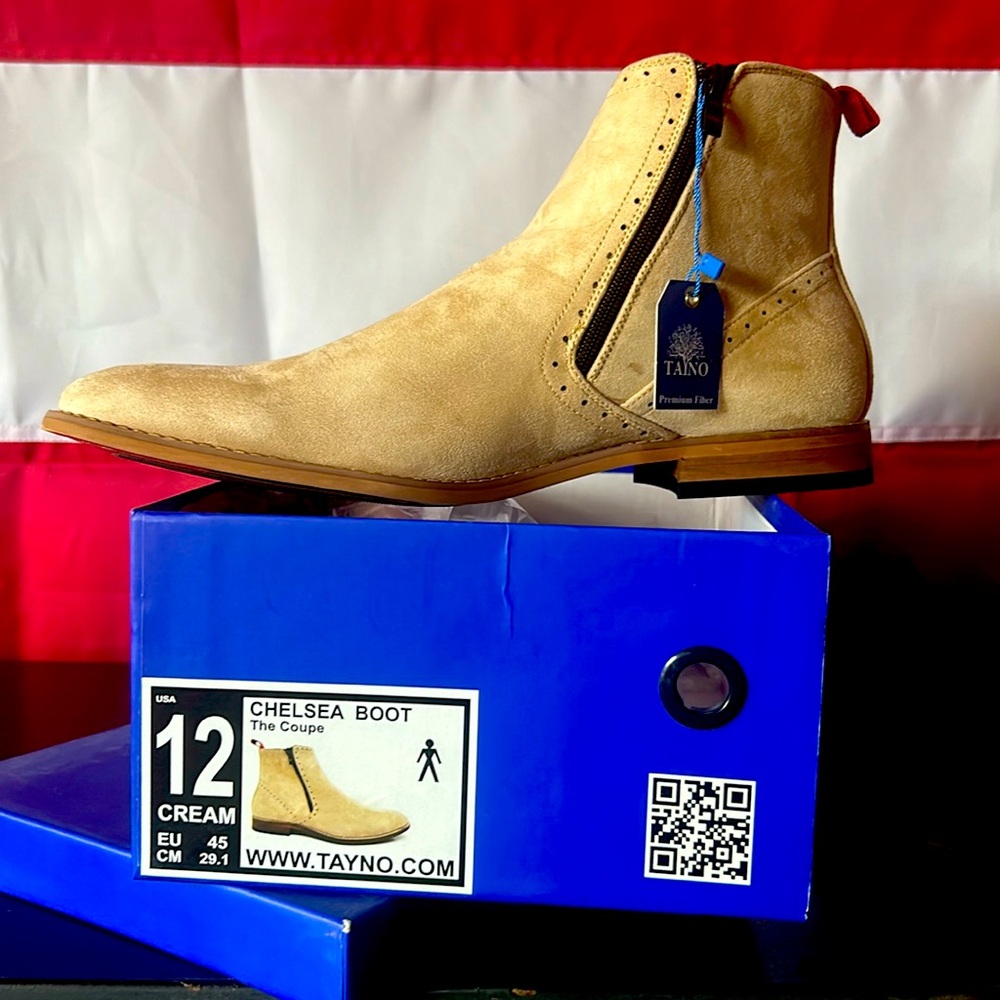 Men’s suede boots